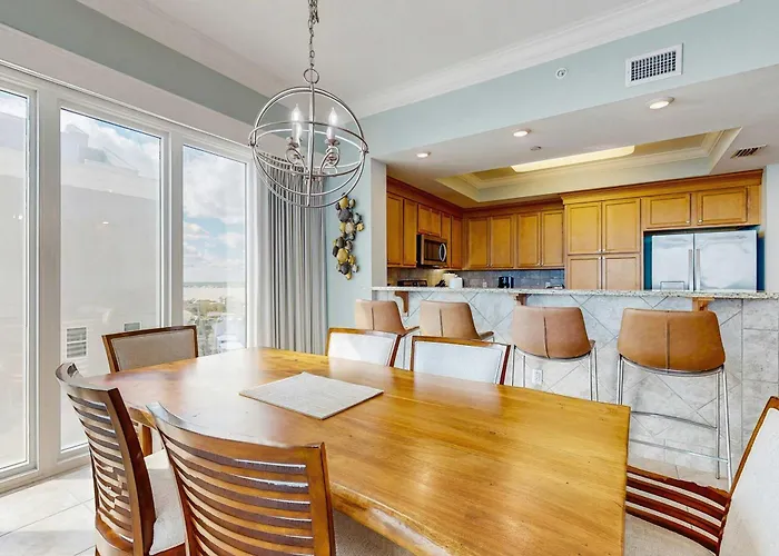 Gulf-front With Panoramic Views Balcony & Shared Pool Hot Tub Gym *